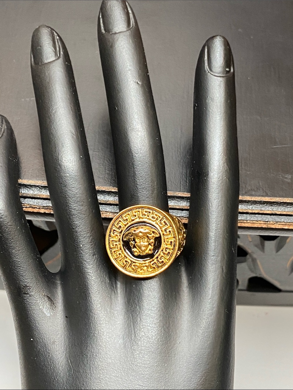 🍇 Vintage Medusa Ring Gold Tone Size 9.5